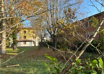 CASA INDIPENDENTE E CAPANNONE CON APPARTAMENTO