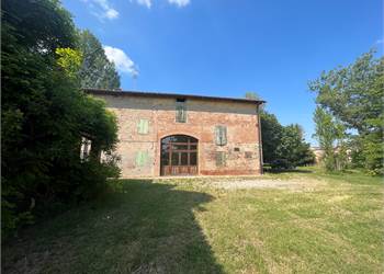 CASA COLONICA CON BASSOCOMODO E TERRENO