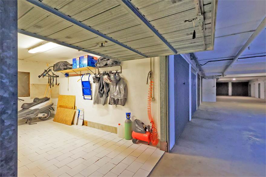 GARAGE