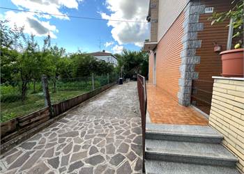 Appartamento  con area cortiliva 