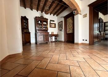 CASALE  RISTRUTTURATO 